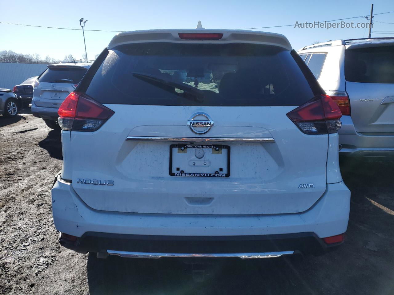 2018 Nissan Rogue S White vin: KNMAT2MV8JP565442