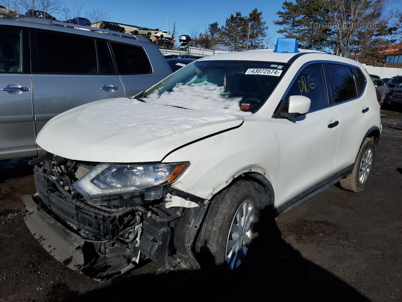 2018 Nissan Rogue S White vin: KNMAT2MV8JP565442