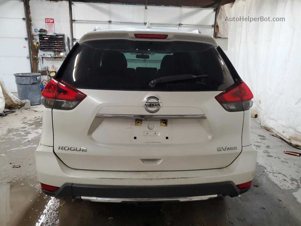 2018 Nissan Rogue S White vin: KNMAT2MV8JP605051