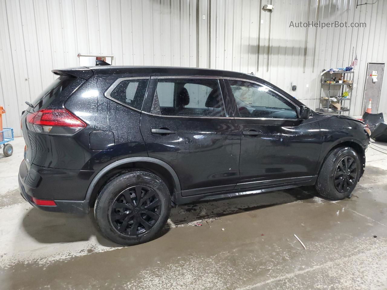 2018 Nissan Rogue S Черный vin: KNMAT2MVXJP523743