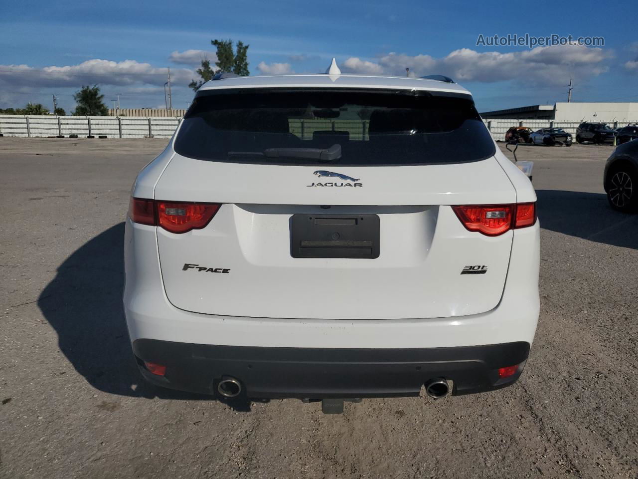 2019 Jaguar F-pace R - Sport White vin: SADCL2GXXKA359442