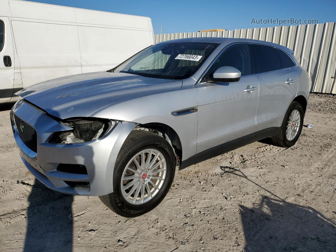 2019 Jaguar F-pace  Silver vin: SADCS2FX2KA391693