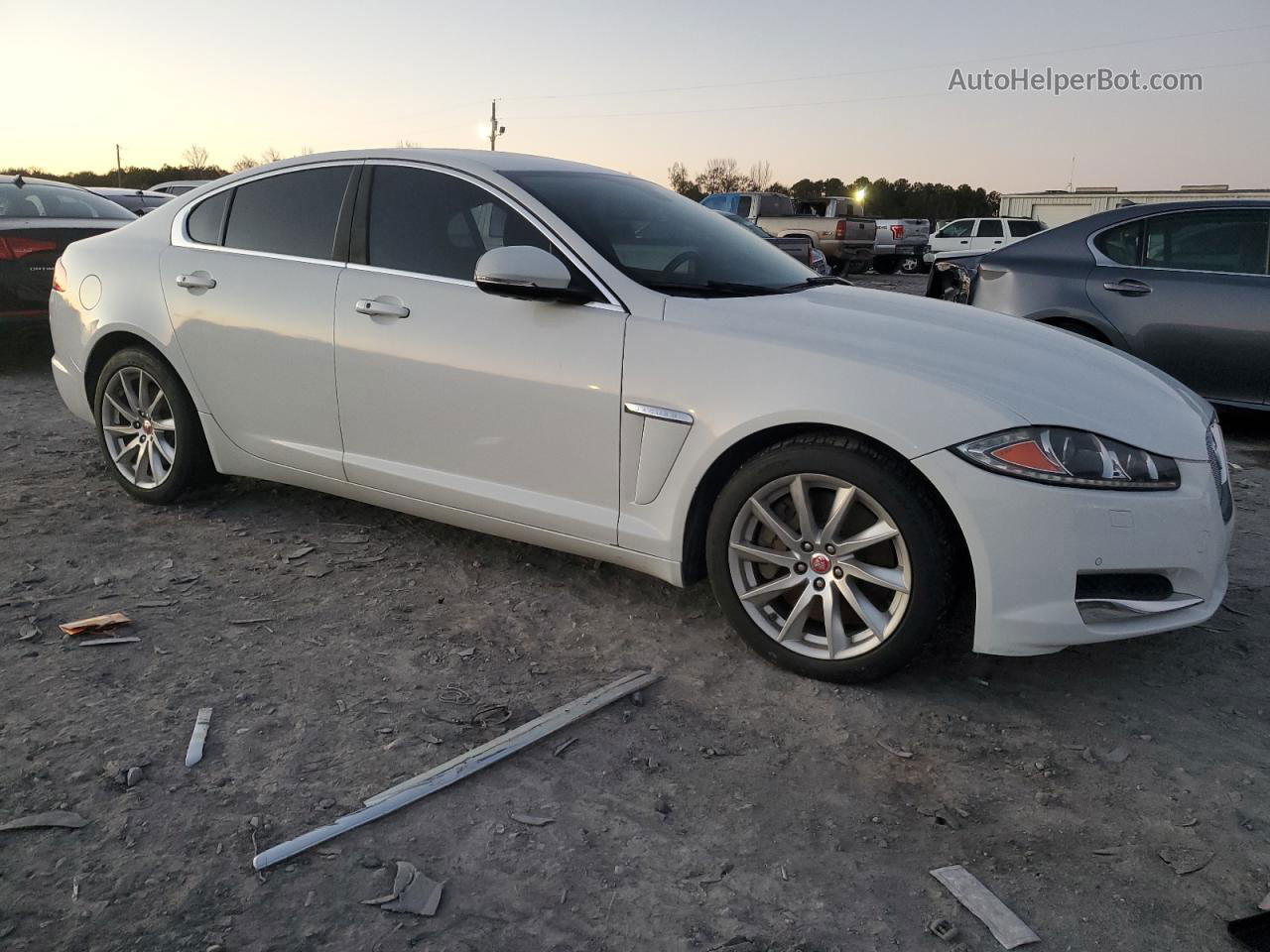 2015 Jaguar Xf 2.0t Premium Белый vin: SAJWA0FSXFPU56508