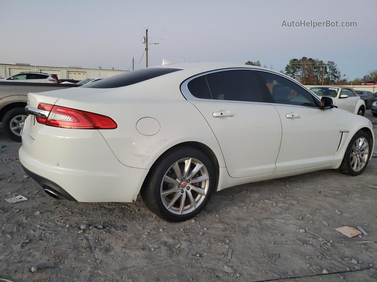 2015 Jaguar Xf 2.0t Premium Белый vin: SAJWA0FSXFPU56508