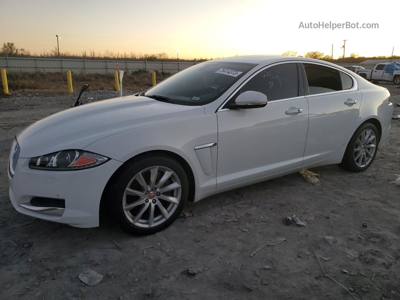 2015 Jaguar Xf 2.0t Premium Белый vin: SAJWA0FSXFPU56508