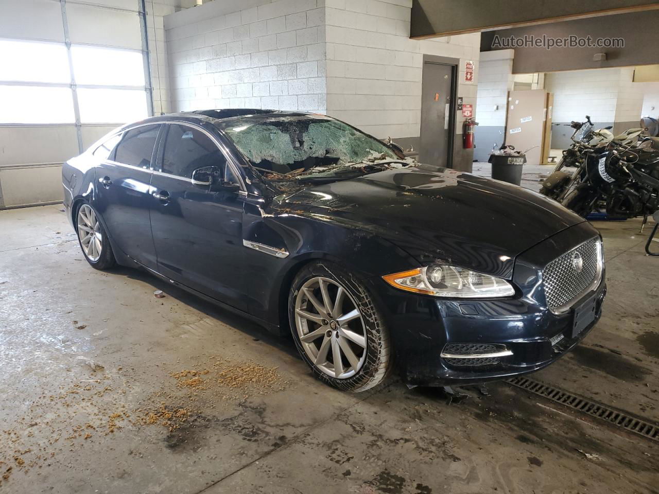 2013 Jaguar Xj  Blue vin: SAJWA1C74D8V41843