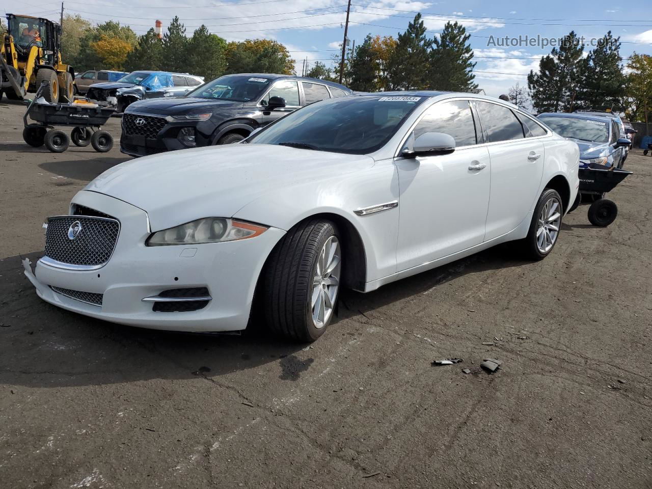 2013 Jaguar Xj  White vin: SAJWA1C79D8V57293