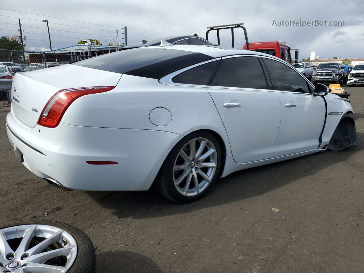 2013 Jaguar Xj  White vin: SAJWA1C79D8V57293