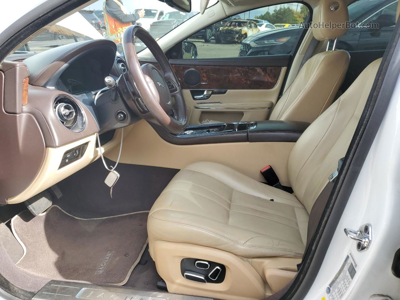 2013 Jaguar Xj  Белый vin: SAJWA1C79D8V57293