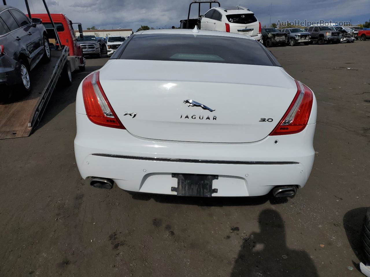 2013 Jaguar Xj  White vin: SAJWA1C79D8V57293