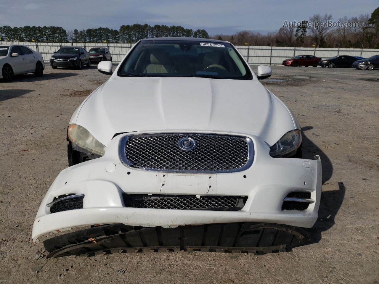 2012 Jaguar Xj  White vin: SAJWA1CB0CLV29186