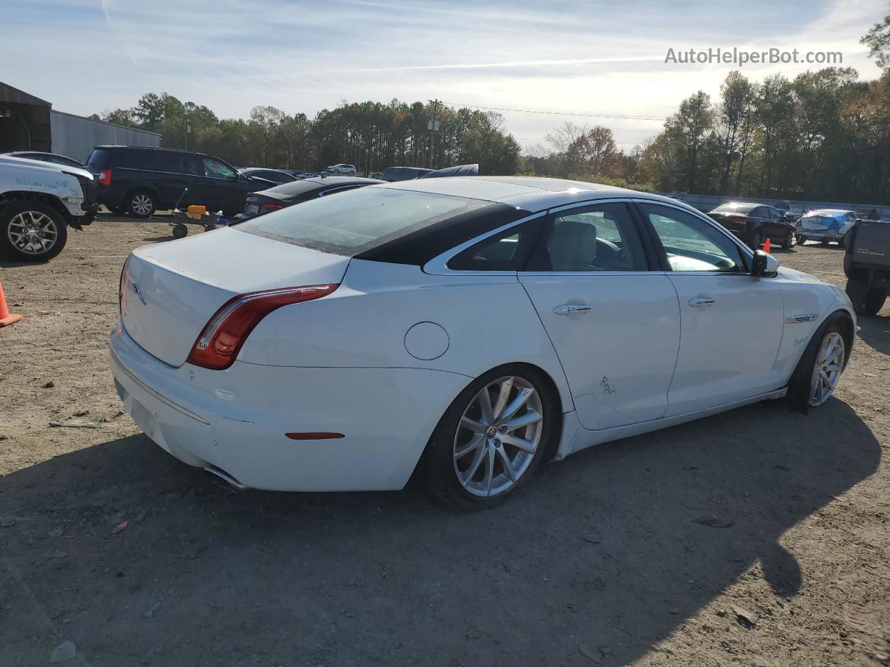 2012 Jaguar Xj  White vin: SAJWA1CB7CLV33686