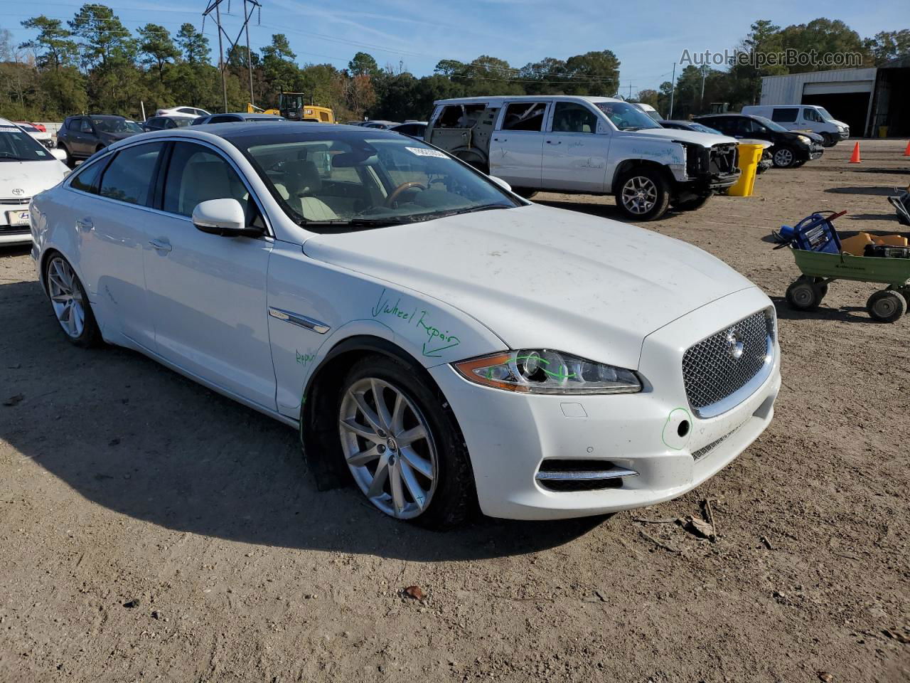 2012 Jaguar Xj  White vin: SAJWA1CB7CLV33686