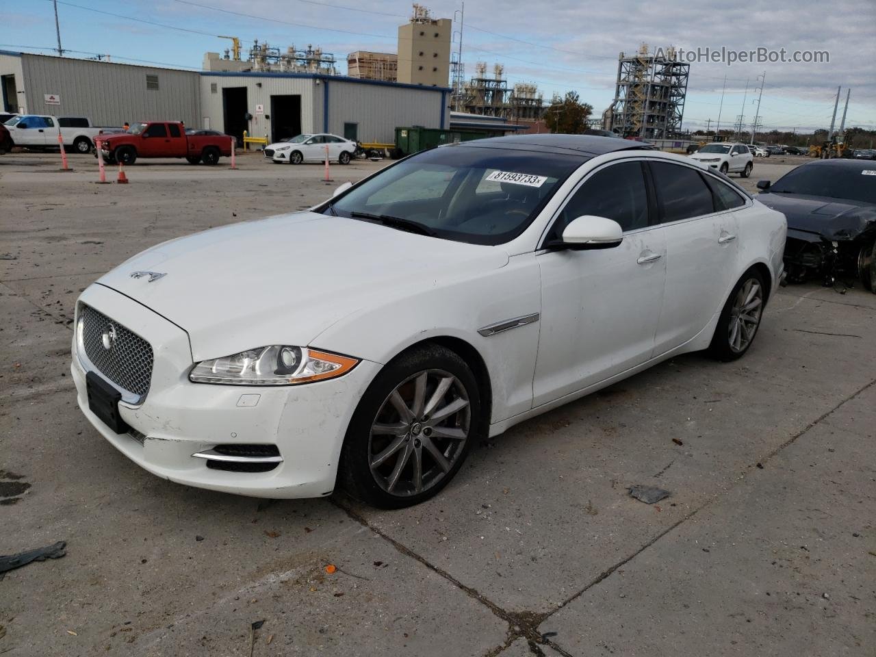 2013 Jaguar Xj  White vin: SAJWJ1CD0D8V53753