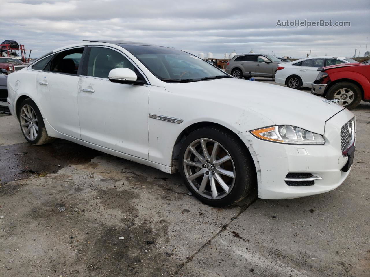 2013 Jaguar Xj  White vin: SAJWJ1CD0D8V53753