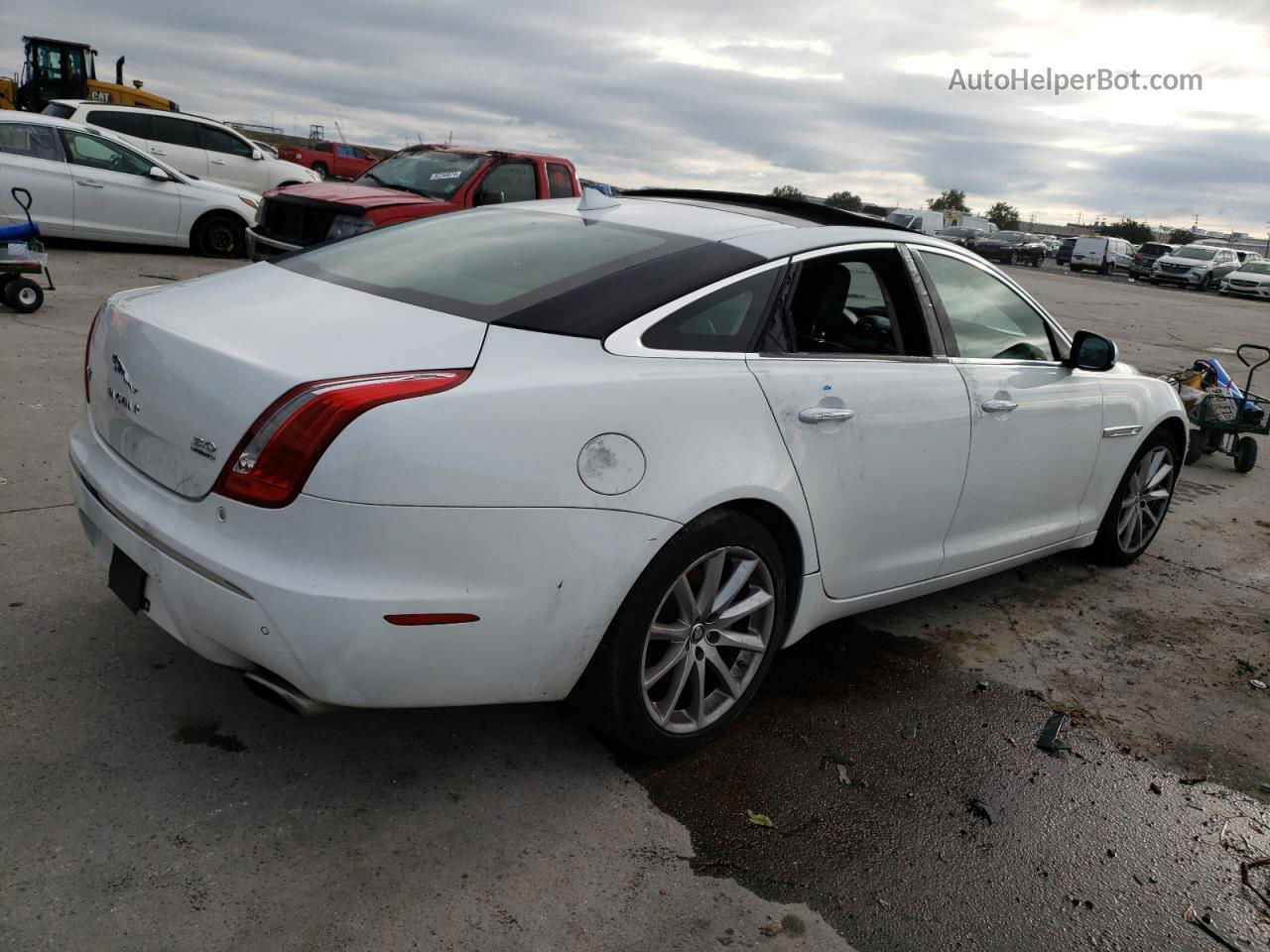 2013 Jaguar Xj  White vin: SAJWJ1CD0D8V53753