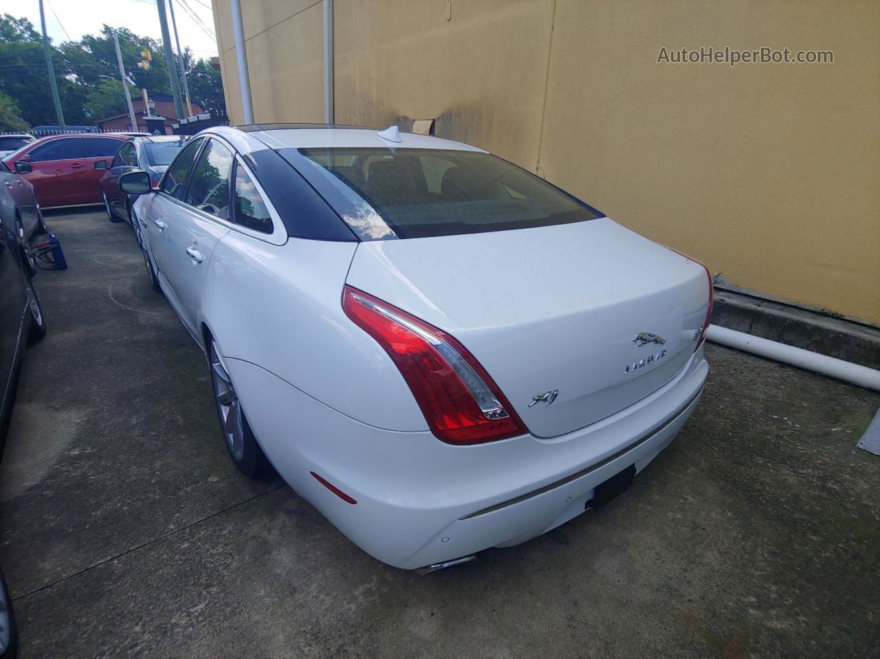 2013 Jaguar                      Xj White vin: SAJWJ1CD7D8V49599