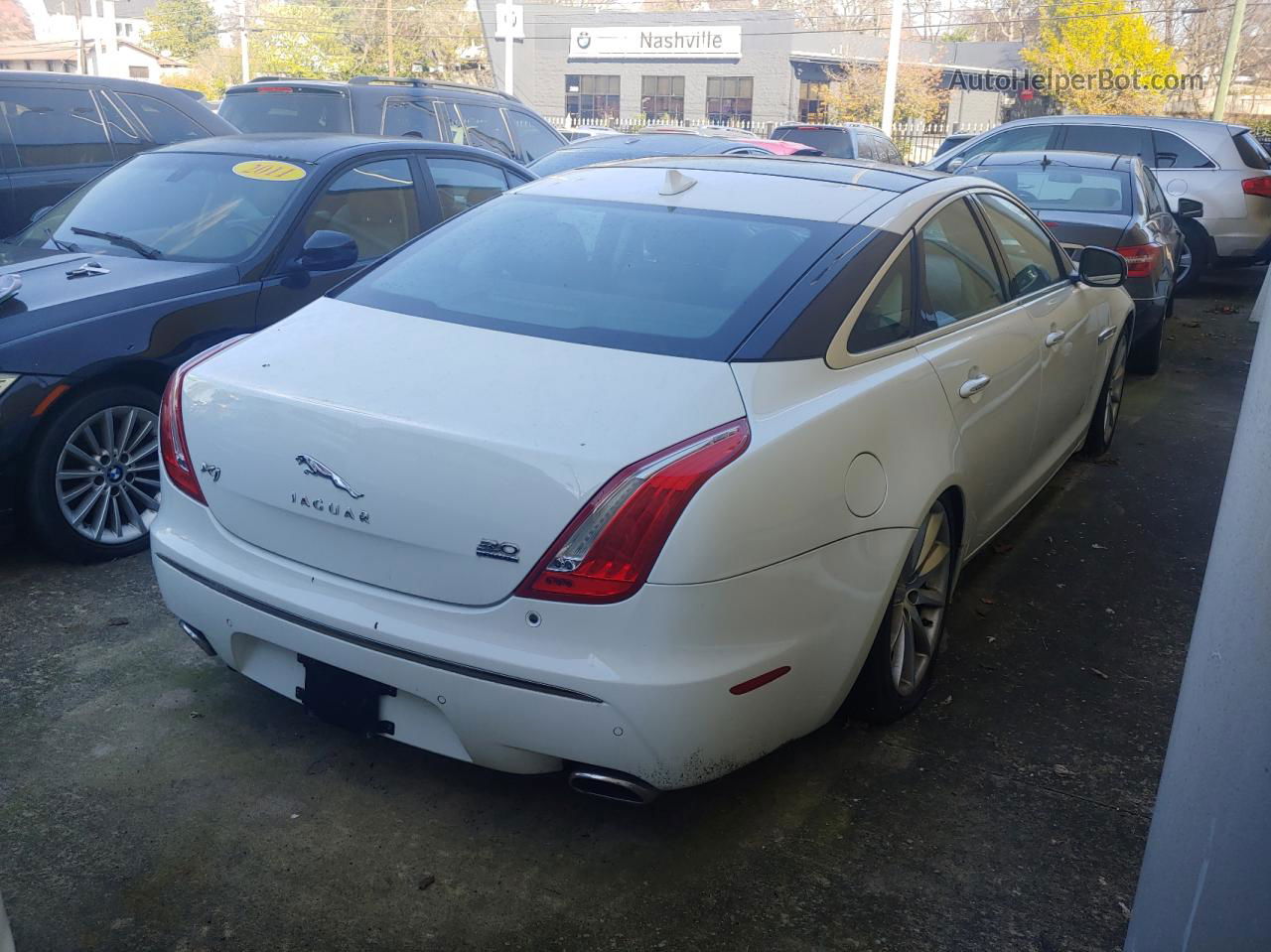 2013 Jaguar Xj White vin: SAJWJ1CD7D8V49599