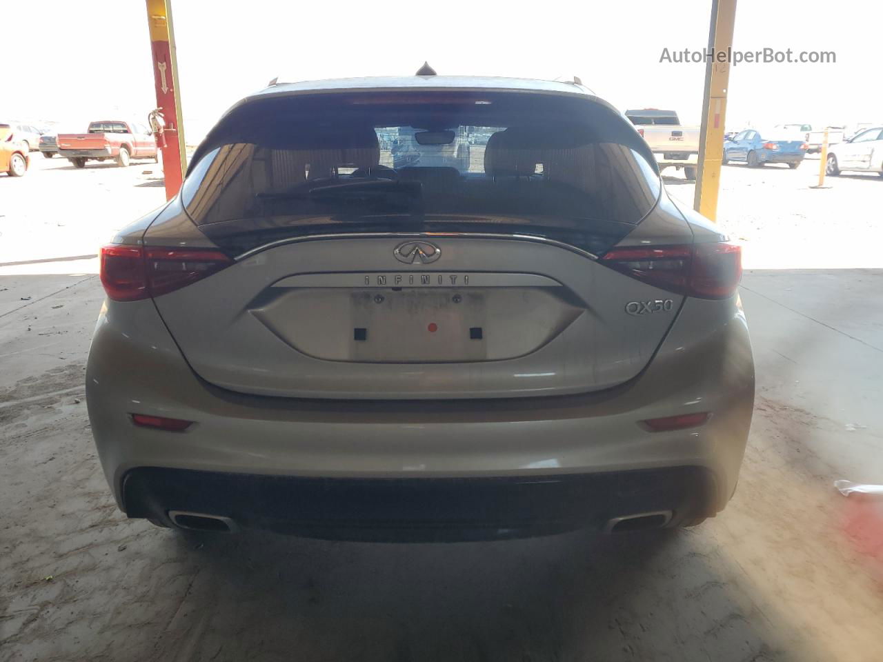 2018 Infiniti Qx30 Base Silver vin: SJKCH5CP0JA054001