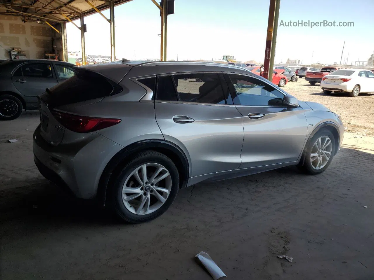 2018 Infiniti Qx30 Base Silver vin: SJKCH5CP0JA054001