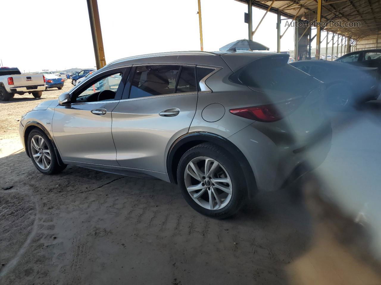 2018 Infiniti Qx30 Base Silver vin: SJKCH5CP0JA054001