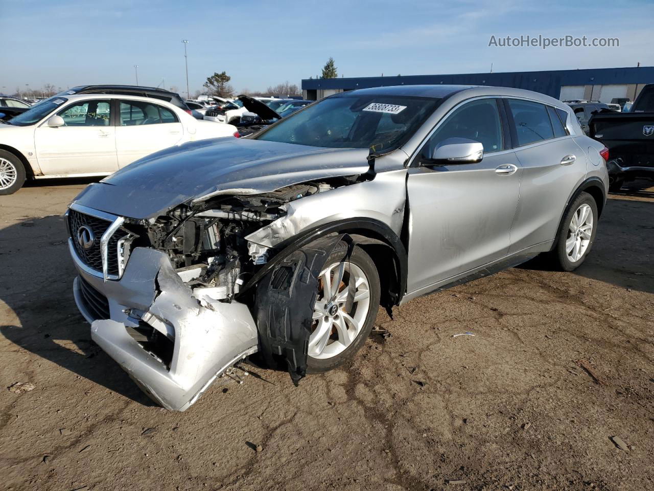 2018 Infiniti Qx30 Base Silver vin: SJKCH5CP1JA054329