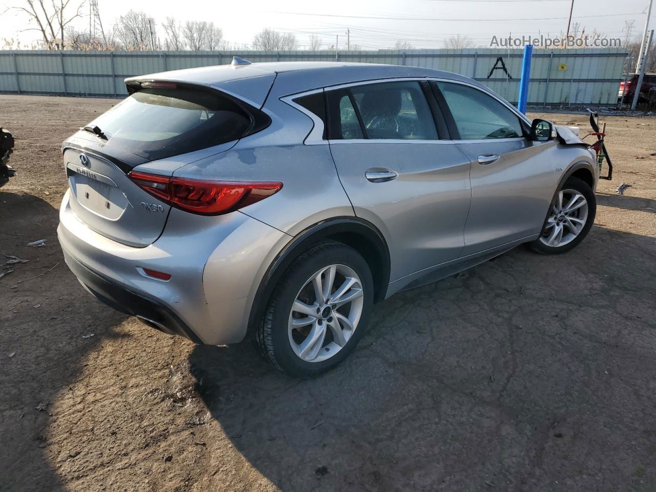 2018 Infiniti Qx30 Base Silver vin: SJKCH5CP1JA054329