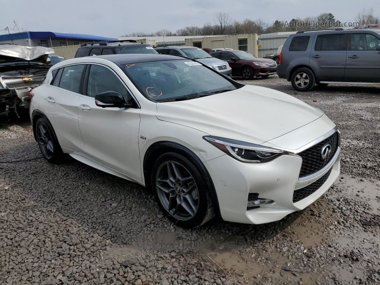 2018 Infiniti Qx30 Base White vin: SJKCH5CP1JA059434