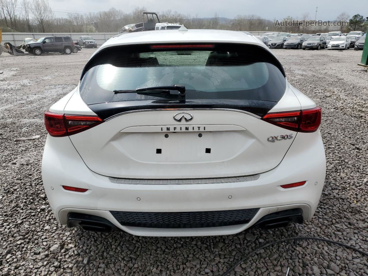 2018 Infiniti Qx30 Base White vin: SJKCH5CP1JA059434