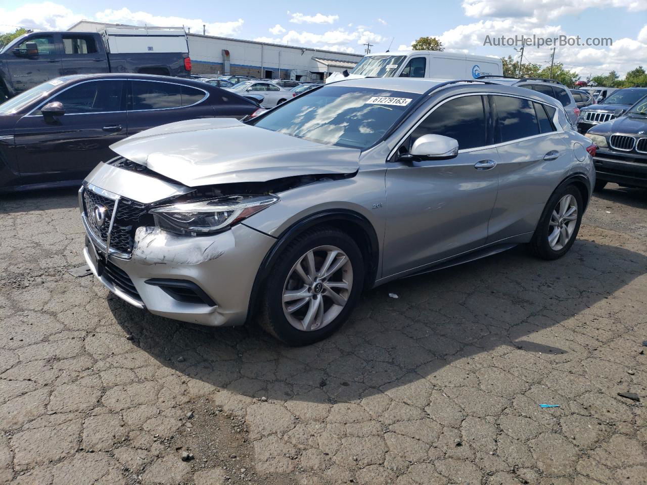 2018 Infiniti Qx30 Base Silver vin: SJKCH5CP1JA060762