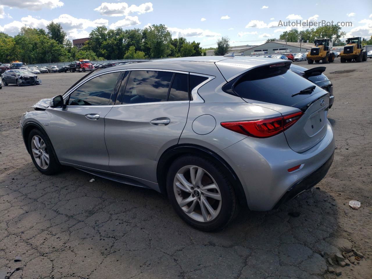 2018 Infiniti Qx30 Base Серебряный vin: SJKCH5CP1JA060762