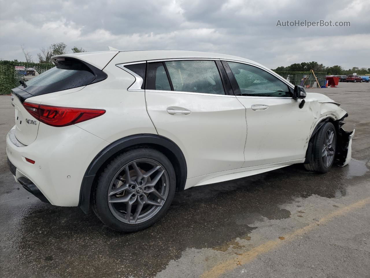 2018 Infiniti Qx30 Base White vin: SJKCH5CP2JA047793