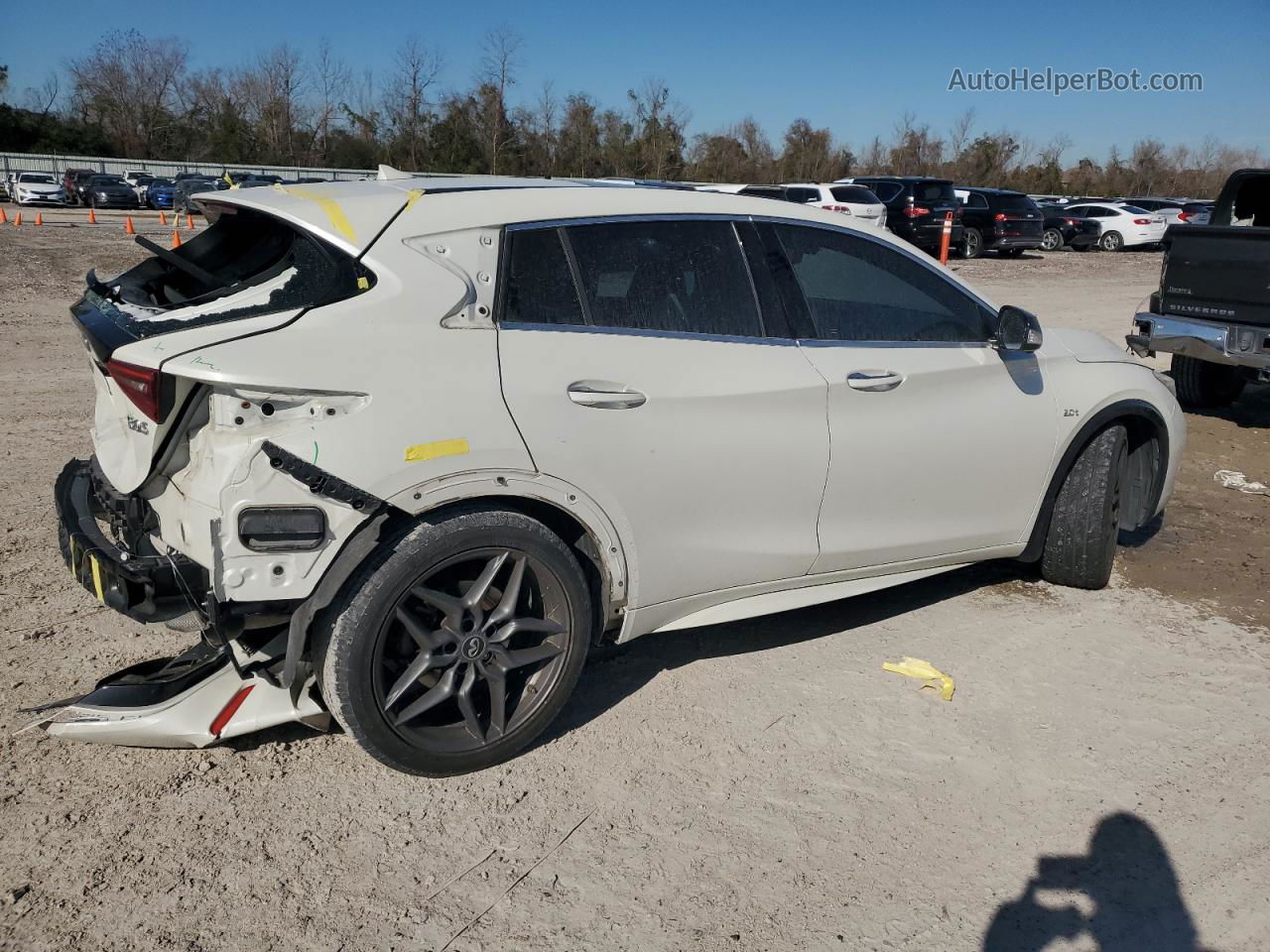 2018 Infiniti Qx30 Base White vin: SJKCH5CP2JA055408