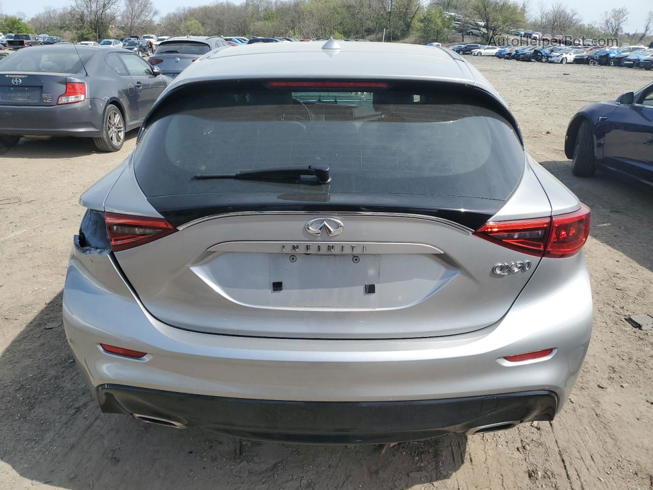 2018 Infiniti Qx30 Base Silver vin: SJKCH5CP3JA056518