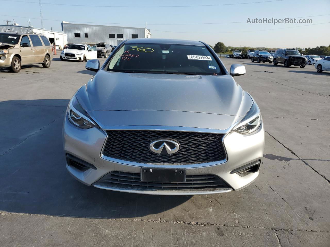 2018 Infiniti Qx30 Base Silver vin: SJKCH5CP3JA059144