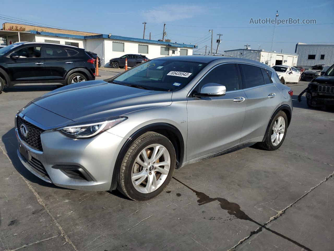 2018 Infiniti Qx30 Base Silver vin: SJKCH5CP3JA059144