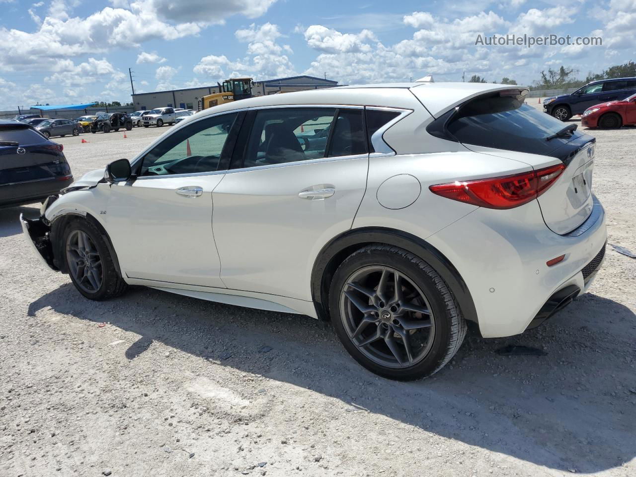 2018 Infiniti Qx30 Base White vin: SJKCH5CP5JA043723