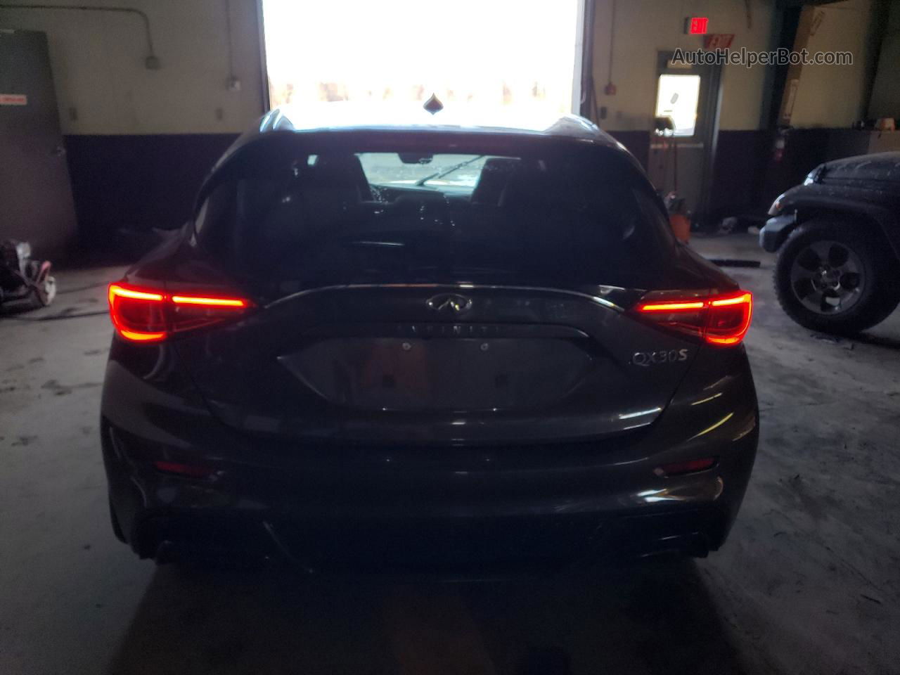 2018 Infiniti Qx30 Base Brown vin: SJKCH5CP5JA045228