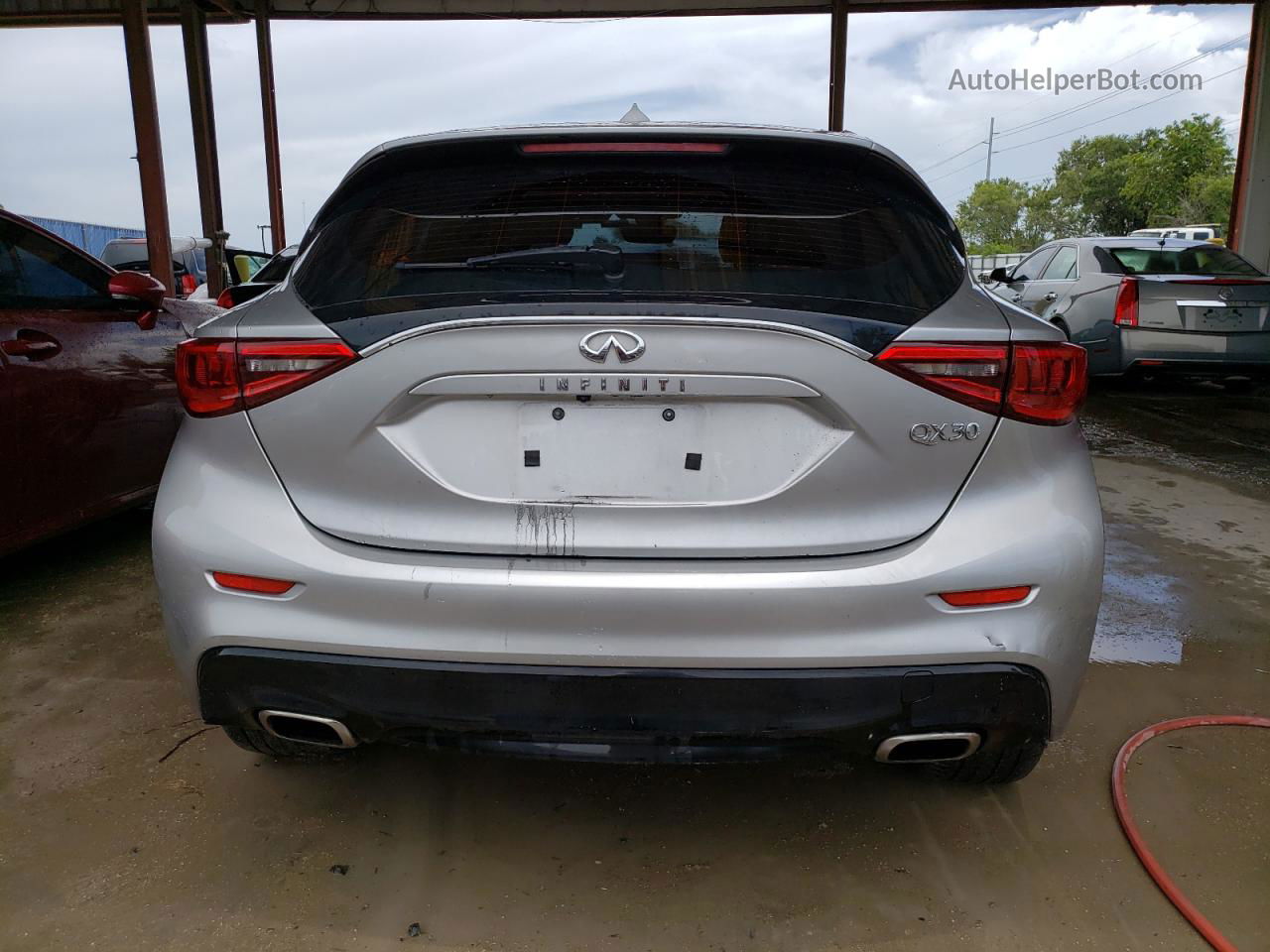 2018 Infiniti Qx30 Base Silver vin: SJKCH5CP5JA056908