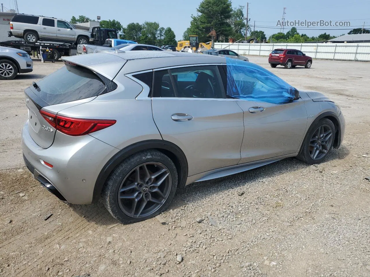 2018 Infiniti Qx30 Base Серебряный vin: SJKCH5CP7JA042623