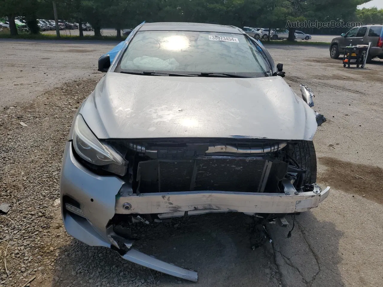 2018 Infiniti Qx30 Base Silver vin: SJKCH5CP7JA042623