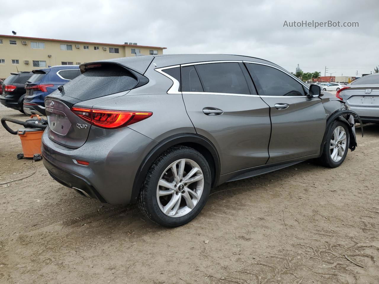 2018 Infiniti Qx30 Base Gray vin: SJKCH5CP8JA049614