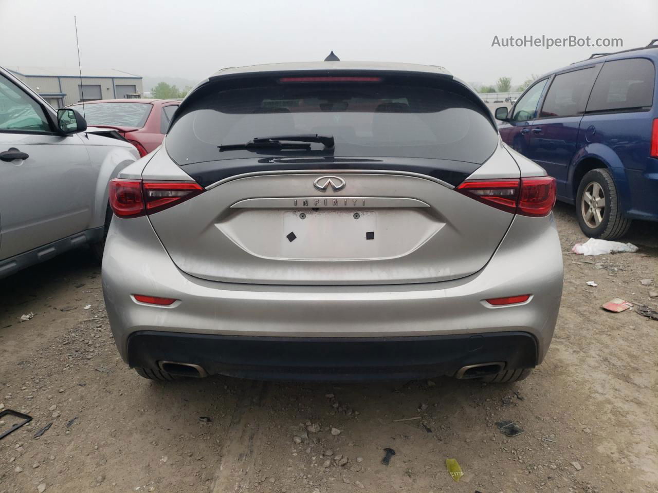 2018 Infiniti Qx30 Base Silver vin: SJKCH5CP8JA058264