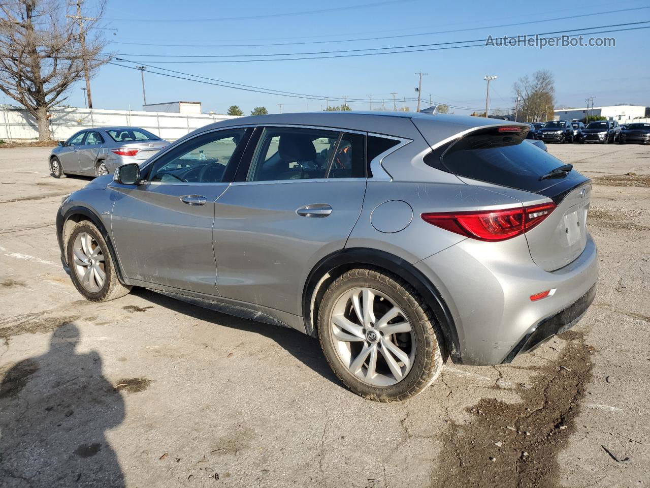 2018 Infiniti Qx30 Base Silver vin: SJKCH5CP8JA059902