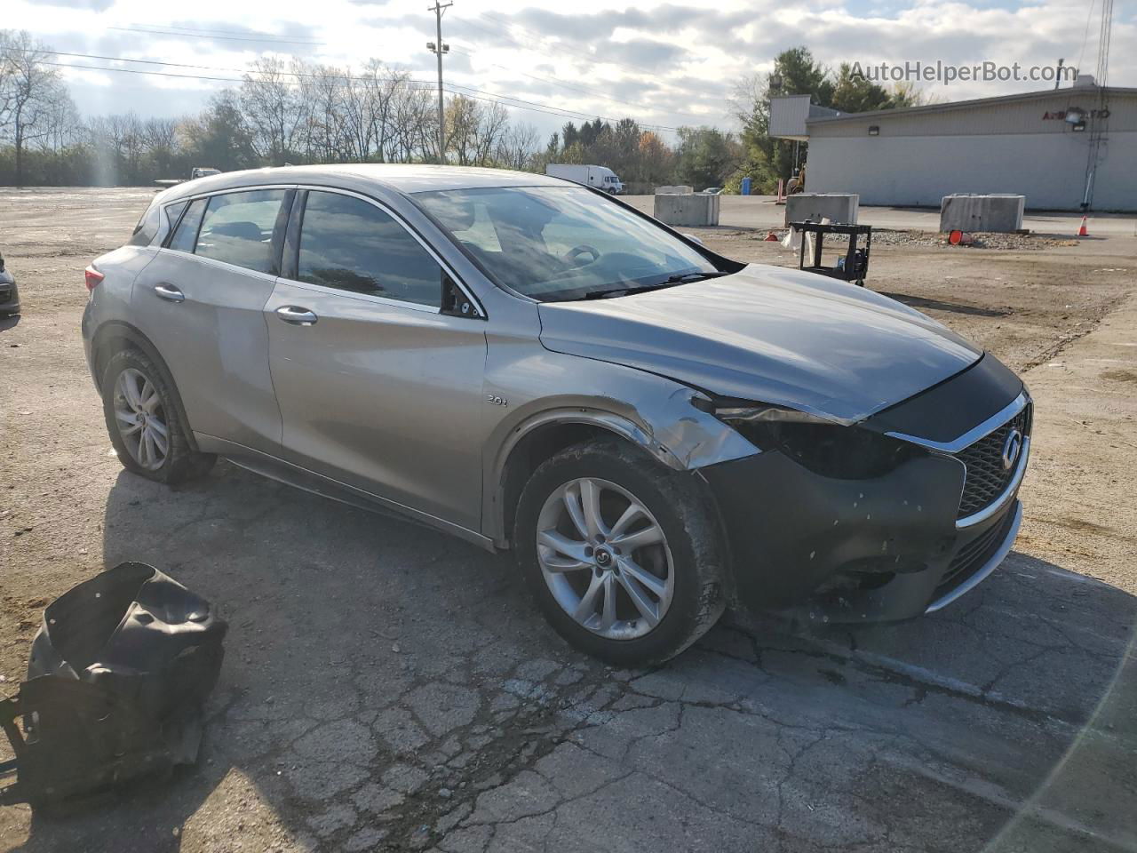 2018 Infiniti Qx30 Base Silver vin: SJKCH5CP8JA059902