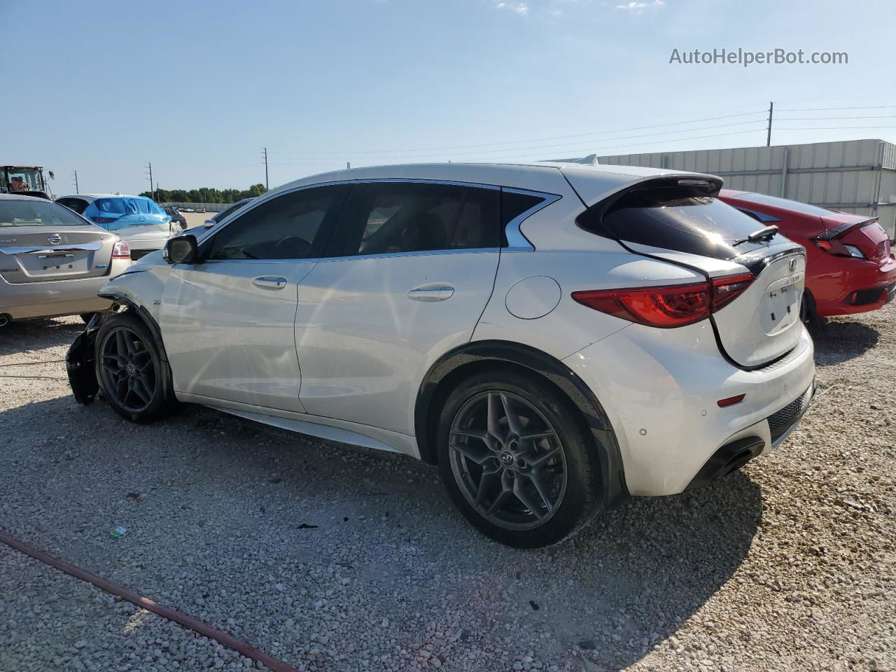 2018 Infiniti Qx30 Base White vin: SJKCH5CP9JA046849