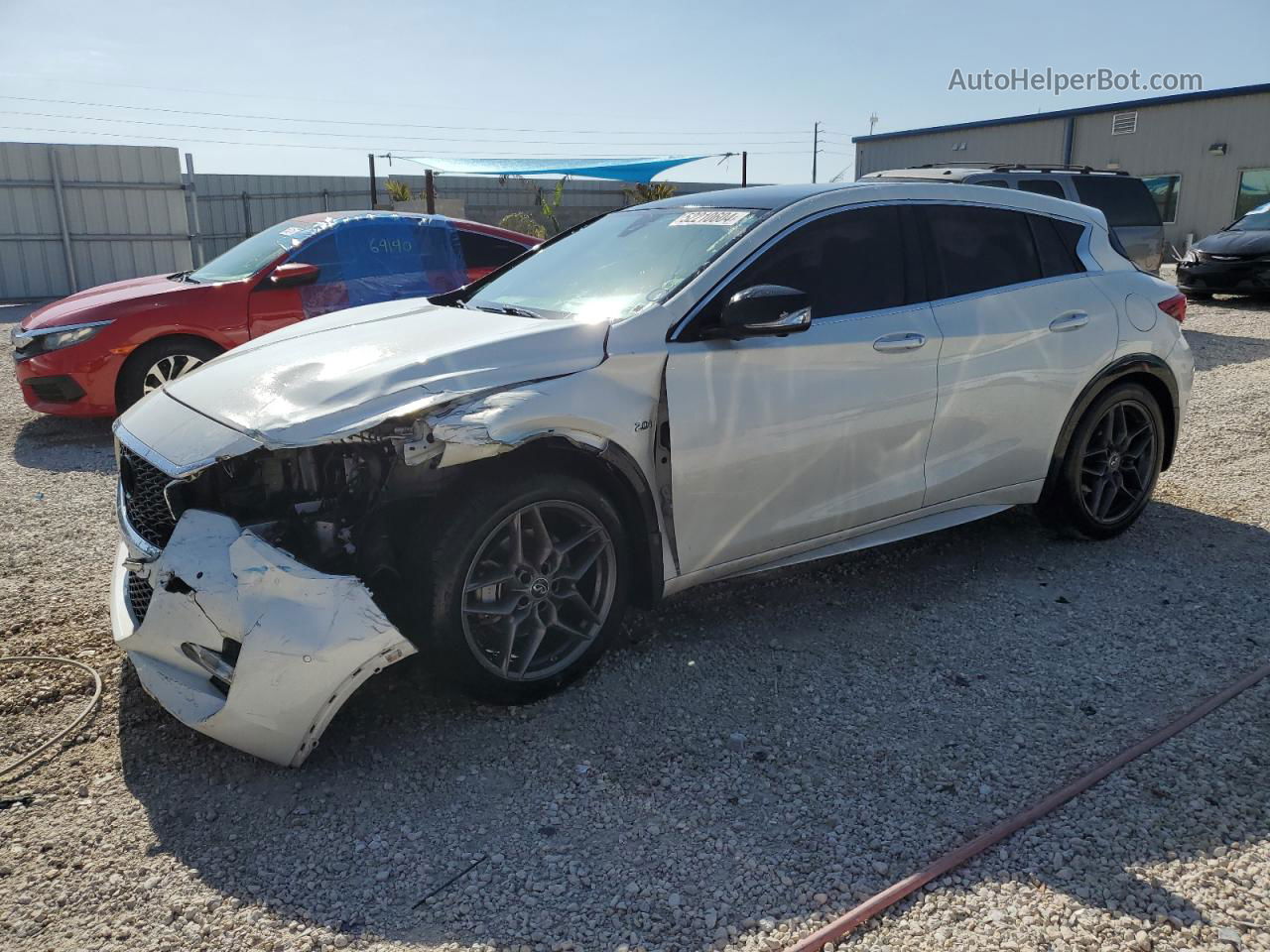 2018 Infiniti Qx30 Base White vin: SJKCH5CP9JA046849