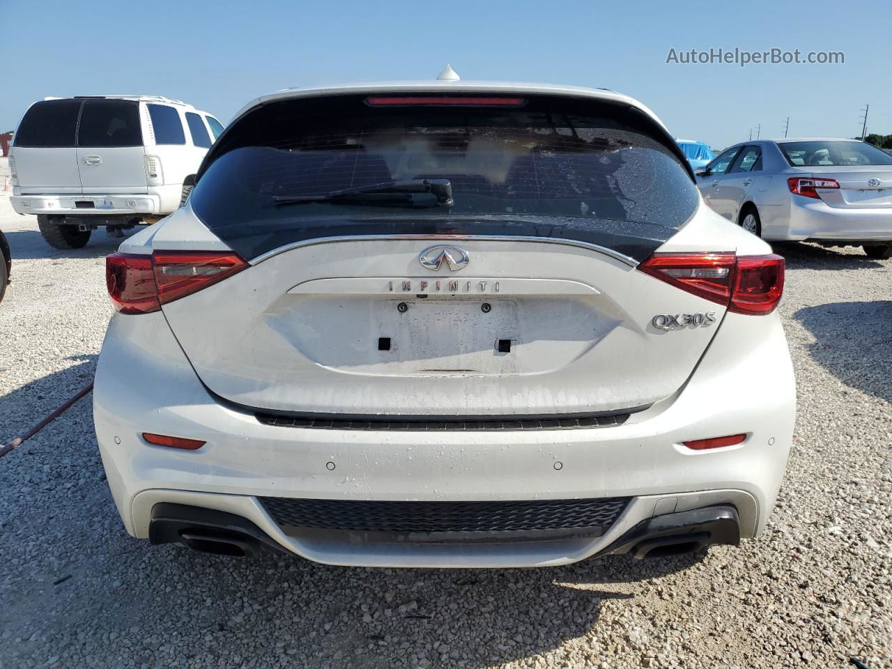 2018 Infiniti Qx30 Base White vin: SJKCH5CP9JA046849