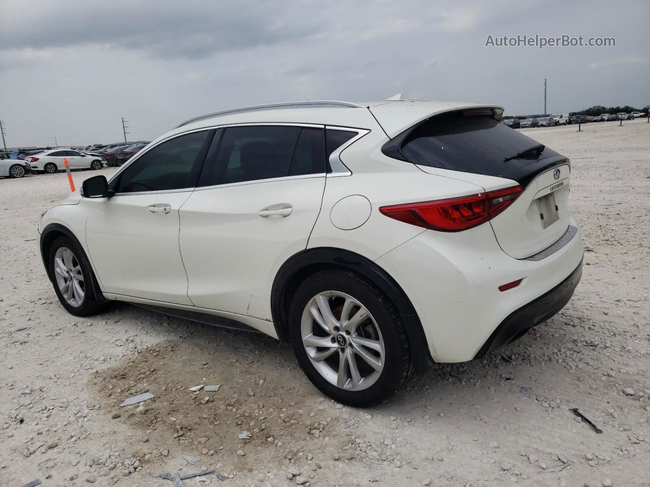 2018 Infiniti Qx30 Base Белый vin: SJKCH5CPXJA057648