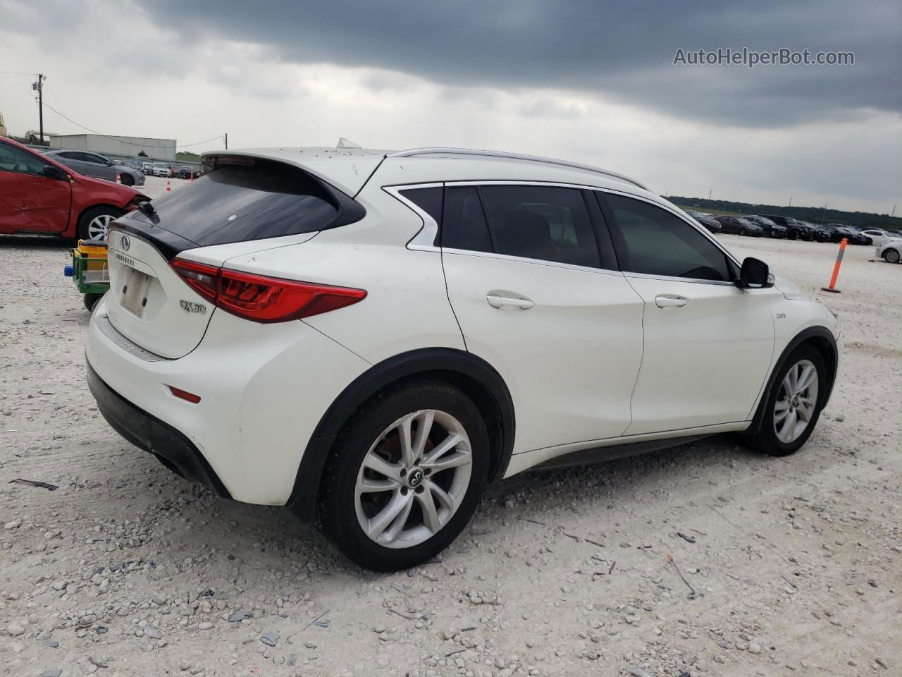 2018 Infiniti Qx30 Base White vin: SJKCH5CPXJA057648